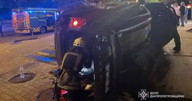 У Дніпрі зіткнулися три авто: постраждали 14-річна пасажирка та 16-річний пішохід
