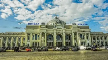 Через загрозу обстрілів в одному з міст України посилюють заходи безпеки в школах