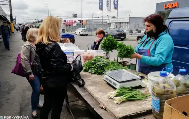 Ціни в Україні знижуються другий місяць поспіль