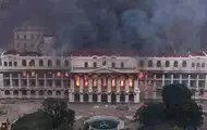 Акції в Непалі: з'явилось відео пожежі парламенту