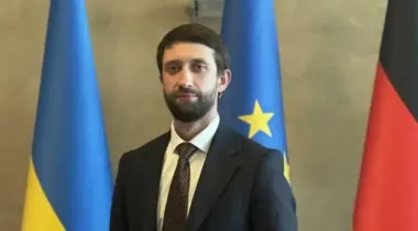 Щедрі подарунки про родичів: як заступник директора Мінрозвитку Олександр Звездін пояснює розкішний спосіб життя