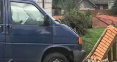 На Ровенщине работники ТЦК ездили по селу в нетрезвом виде и врезались в забор