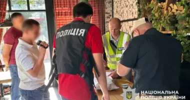 Продавал "бронь" за $10 000: в Киеве чиновника Минобороны задержали во время передачи денег
