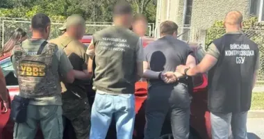 До Румунії за 8 тисяч євро: на Буковині співробітників ТЦК викрили на переправленні чоловіків за кордон