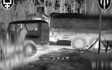 Disabled occupiers’ UAZ leads Ukrainian drone to Russian infantry positions. VIDEO