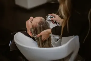 Чи можна щодня мити голову і чи шкодить це волоссю: відповідь лікаря
