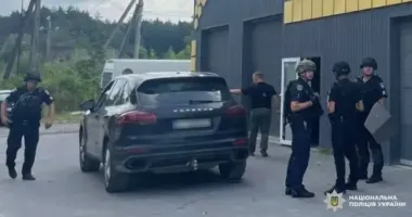 Подвійне вбивство на Львівщині: поліція працює на місці стрілянини в автосервісі