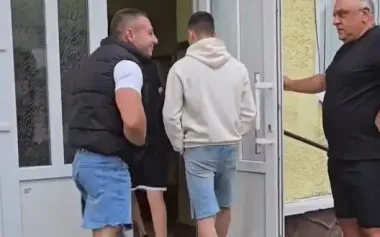 Director of gymnasium in Ivano-Frankivsk trolls colleague from Kyiv who banned students from wearing shorts: "Uniform is shorts. You might as well put fur coat on and muskrat hat". VIDEO