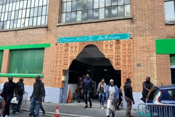 Свиные головы у мечетей в Париже: во Франции подозревают россиян