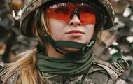 Контракт 18-24 вперше підписали дівчата