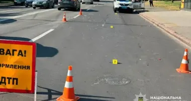 У Києві п'яна водійка збила військову на переході й утекла