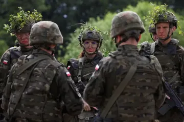 Польские граждане массово приобщаются к военной подготовке на фоне агрессии РФ, — Reuters
