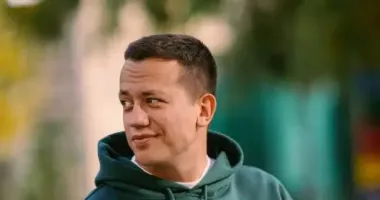 Блогер Олексій Дурнєв показав розкішну квартиру в столиці