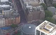 В Лондоне десятки тысяч людей вышли на акции протеста