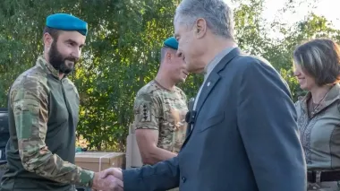 Poroshenko brings drones to front for Tetiana Chornovol, who may become MP, and for other brigades in south