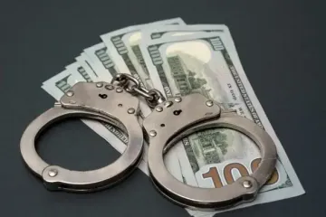 Працівниця банку обчистила рахунки 85-річної одеситки: привласнила майже 400 тис. грн