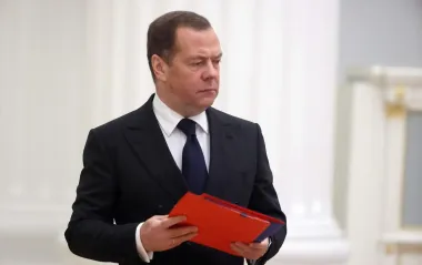 Медведєв погрожує НАТО війною через збиття дронів над Україною: у Зеленського відповіли