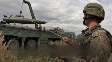 "Искандер" в Калининграде и бомбы в Арктике: ВС РФ задействовали ОТРК и Ту-95 на "Запад-2025" (видео)