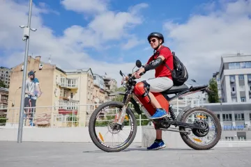Представлен электровелосипед на солнечных панелях с запасом хода 400 км (фото)