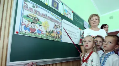 На 50% больше в течение года: Кабмин предлагает существенно увеличить зарплаты учителей