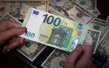 Почти 50 гривен: в проект госбюджета-2026 впервые заложили прогноз курса евро