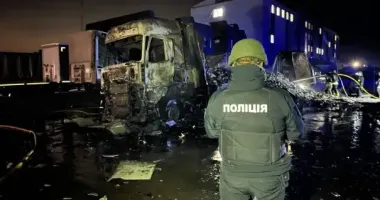 Ночная атака дронами на Киевщину: повреждено более 20 автомобилей и дома