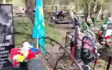 Russian man films graves of his compatriots killed in Ukraine: "There are countless dead. When we find out how many there are, whole country will be horrified". VIDEO