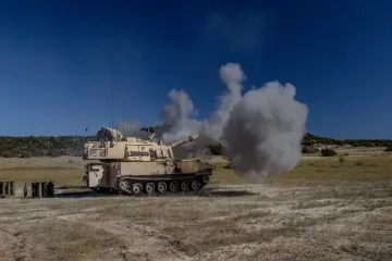 Американский дальнобой: США создают новые снаряды для M777 с дальностью до 40 км