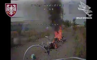 Ukrainian Armed Forces eliminated two Russian soldiers on moped — occupiers’ remains burned on road. VIDEO