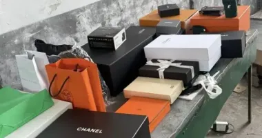 Hermes, Chanel и Louis Vuitton: во Львовской области у водителя микроавтобуса нашли брендовые вещи на 1,5 млн грн
