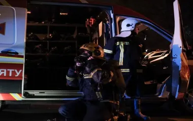 Масштабна пожежа в багатоповерхівці Києва: у КМВА розповіли, чи це наслідок обстрілів