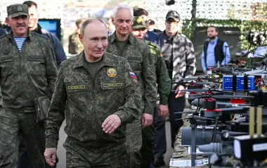 Сигнал для НАТО: в ISW объяснили, зачем Путин пришел в военной форме на "Запад-2025"