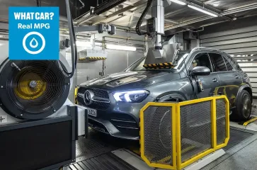 Эксперты проверили расход топлива современных авто: топ 10 самых экономичных моделей (фото)