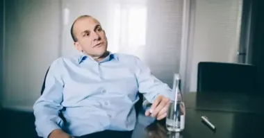 Несмотря на санкции СНБО и подозрения в уклонении от уплаты налогов, Константин Григоришин продолжает контролировать добычу песка в Киеве