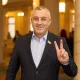 "Чужими руками": нардеп "Слуги народа" обвинил Зеленского в намерении воевать "до последнего"