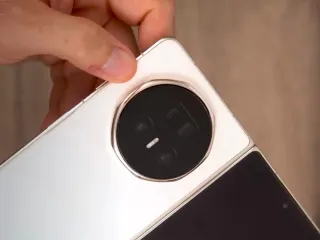 Обойдет даже Samsung: какой новый складной смартфон получит супермощную камеру