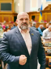Василь Вірастюк вперше показав двох синів, яких йому народила молодша на 11 років кохана