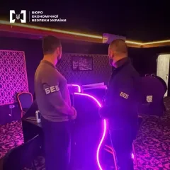БЕБ ліквідувало мережу гральних залів у столиці: організатору та спільникам вже повідомлено про підозру