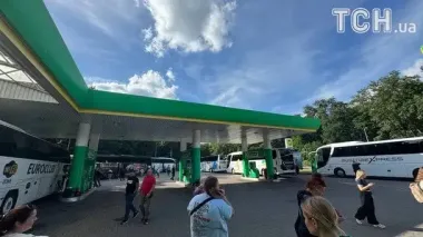 Довжелезні черги на кордоні з Польщею: українці розповіли про 15-годинні очікування