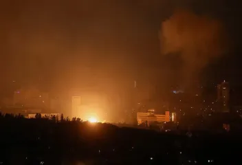 Ночная атака РФ: в спальном районе Киева упал и взорвался "шахед" (видео)