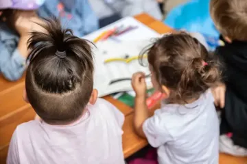 Малюк не хоче йти до садочка: як зрозуміти, що дитину б'ють