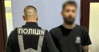 "Поховав" матір заради грошей: у Києві шахраю повідомили про підозру