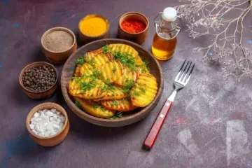 На каком растительном масле жарить картофель: ломтики будут нежными внутри, а снаружи — хрустящими