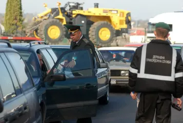 Запрет выезда за границу: кого касается и могут ли не выпустить из Украины женщин