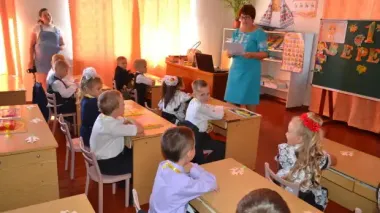 Плюс рік за партою: навіщо школярів залишають у школі довше