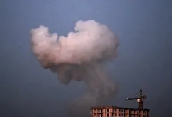 Росіяни влучили ракетою у багатоповерхівку у Дніпрі