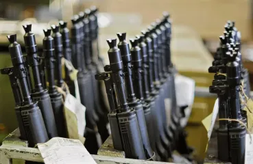 Прячут винтовки в бочках с нефтью: РФ "теневым флотом" поставляет оружие итальянской мафии, — СМИ