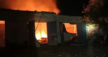 Росіяни обстріляли Миколаївщину ракетами та дронами: виникли пожежі, пошкоджені склади та будинки