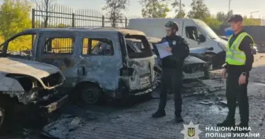 В результате вражеской атаки на Киевщине повреждены дома и автомобили