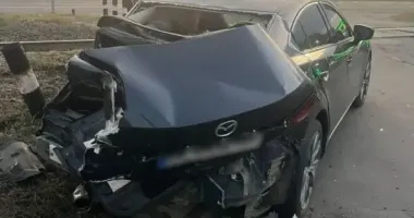 На Полтавщині лектровоз протаранив авто Mazda: постраждало немовля